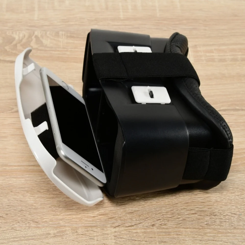 Virtual Reality Smartphone Headset